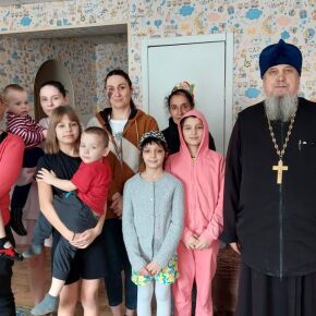 В Епархиальном комплексном центре поздравили молодых мам и их детей с Днем православной книги