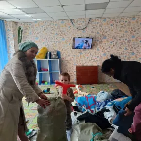 Жители отделения «Мать и дитя» получили большую партию гуманитарной помощи