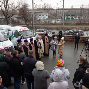 Митрополит Никодим совершил освящение «Автобусов спасения» — мобильных пунктов оказания помощи бездомным